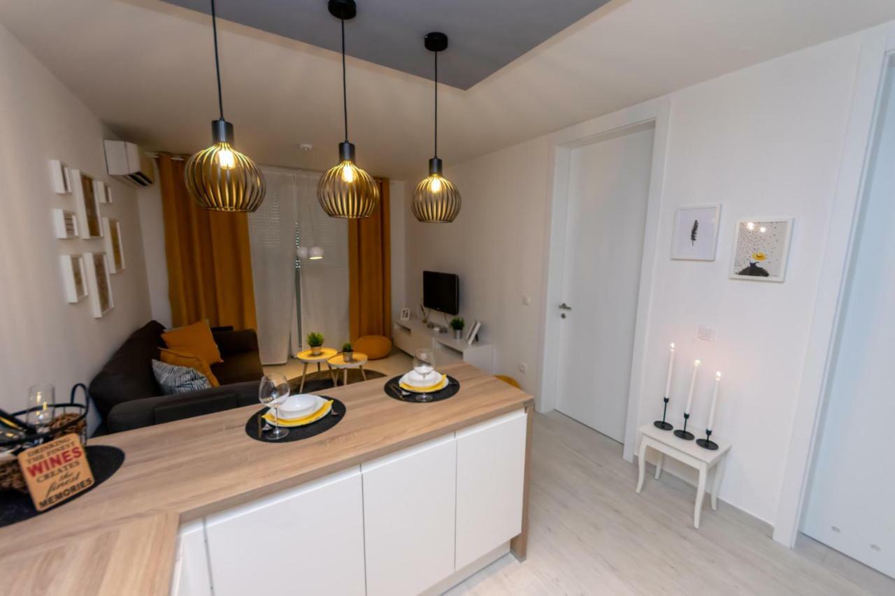 City Apartment Marlo Zadar Bagian luar foto